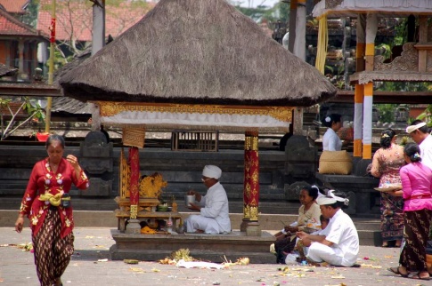 Bali - praying in Besakih